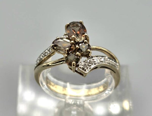 Vintage ring met edelsteen topaas en diamant. 2026/691