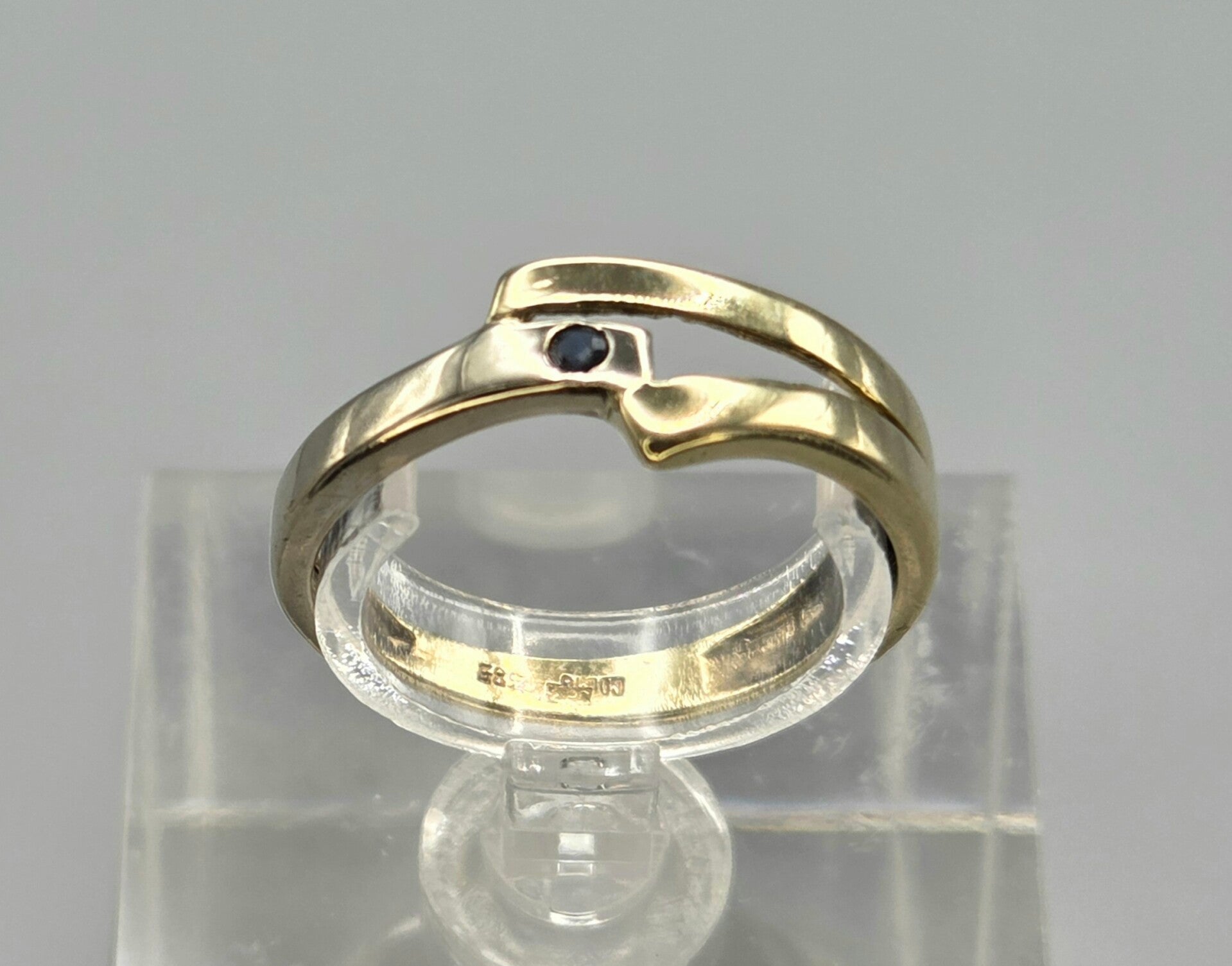 Vintage design bi-color ring met saffier. 2026/714
