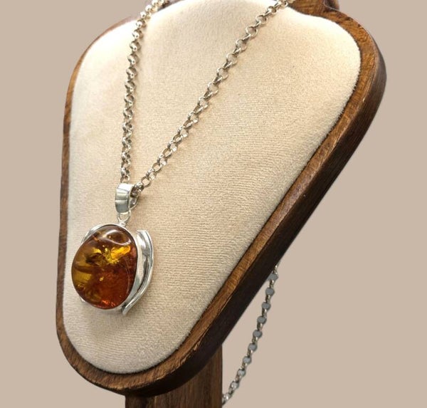 Zilveren jasseron ketting met zilveren barnsteen hanger. 2026/676