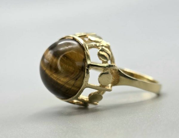 Vintage design ring met edelsteen tijgeroog. 2026/716.