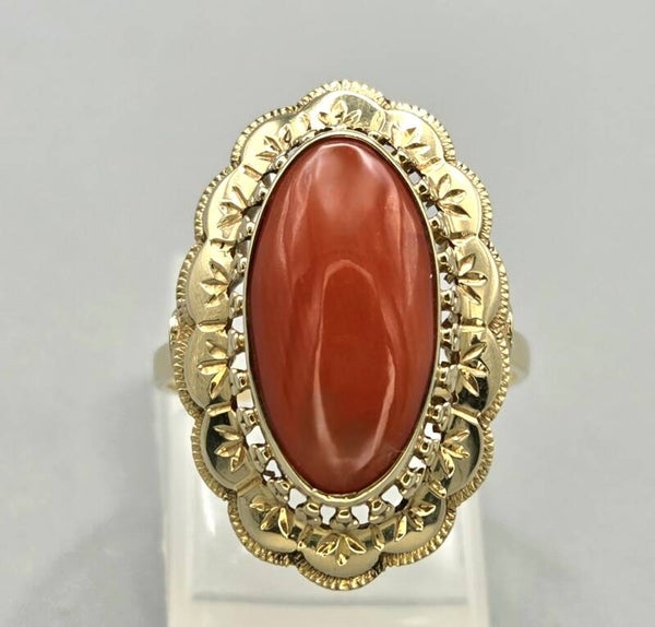 Vintage ring met bloedkoraal. 2026/740. Mt: 17