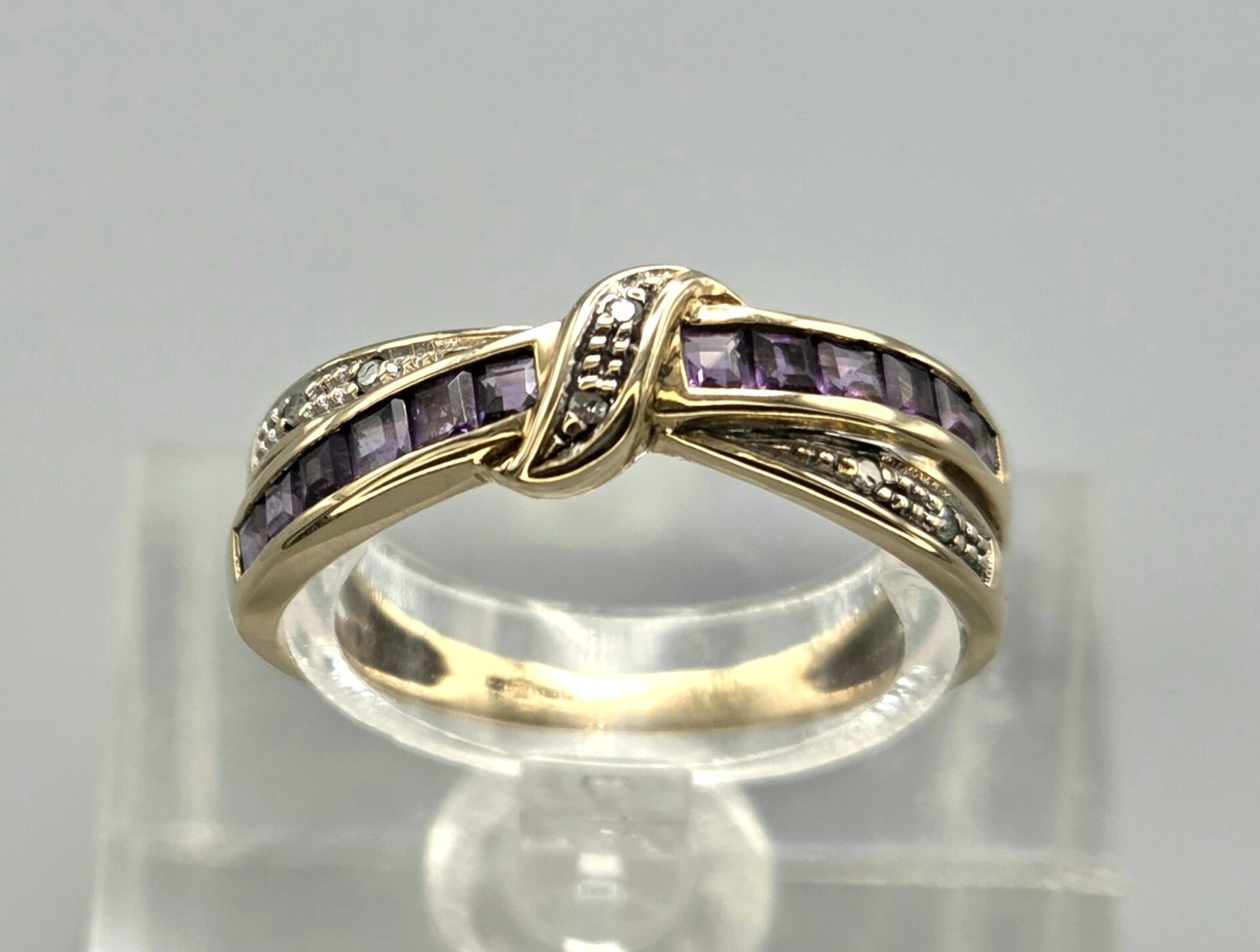 Vintage crossover ring met edelsteen amethist en diamant. 2026/746. Mt: 17.5