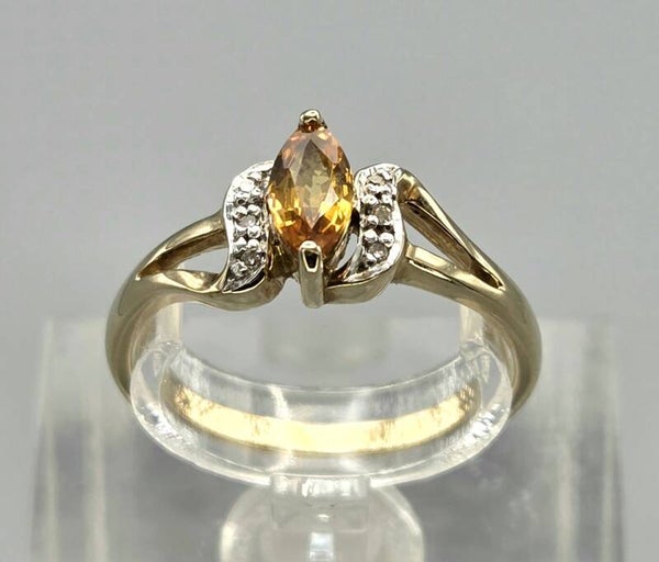 Vintage ring met edelsteen saffier en diamant. 2026/725. Mt: 17.25