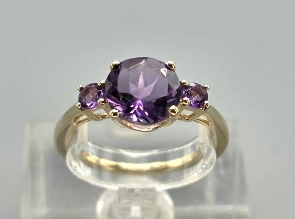 Vintage ring met edelstenen amethist. 2026/753.  Mt: 17,25.