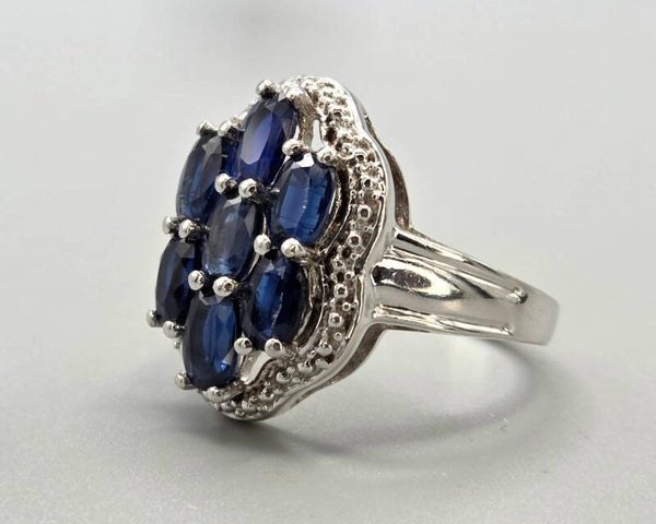 Zilveren ring met edelstenen saffier. 2026/747. Mt: 19