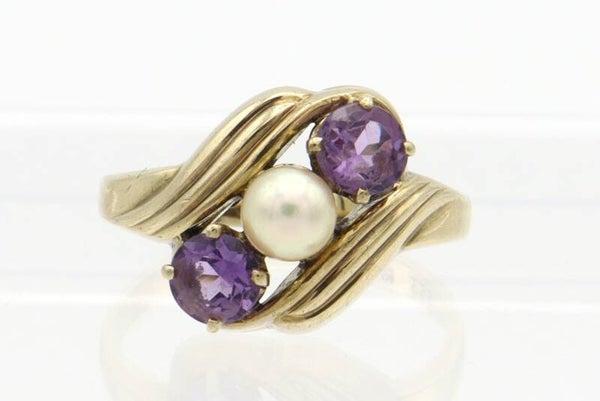 Antieke ring met amethist en parel. Maat: 18.3. 2021/05.