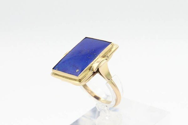 Gouden antieke ring met lapis lazuli. Maat: 18.75. 2021/74.