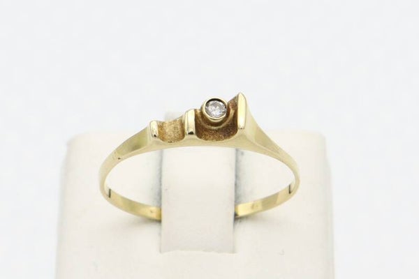 Vintage ring  met zirkonia. 2021/115.