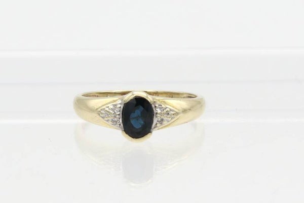 Vintage ring met saffier en diamanten. Maat: 16. 2021/141