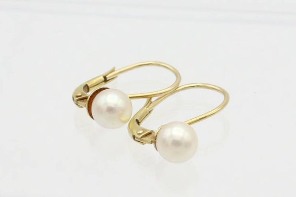 Gouden vintage oorbellen met parel. 2021/159.