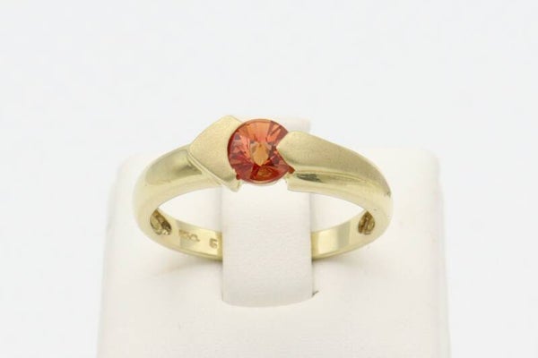 Gouden vintage ring met zeldzame Imperial Topaas.. Maat: 16.5. Nr: 2021/176.