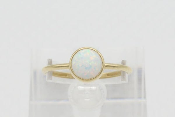 Gouden vintage ring met opaal. Maat: 19. Nr: 2021/182.