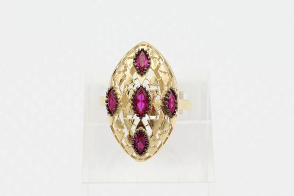 Gouden vintage ring met robijn. Maat: 18.3. 2021/189.