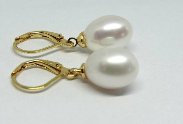 Nr: 19/A61. 14 Krts. Gouden Oorbellen met Zoet water Parel.