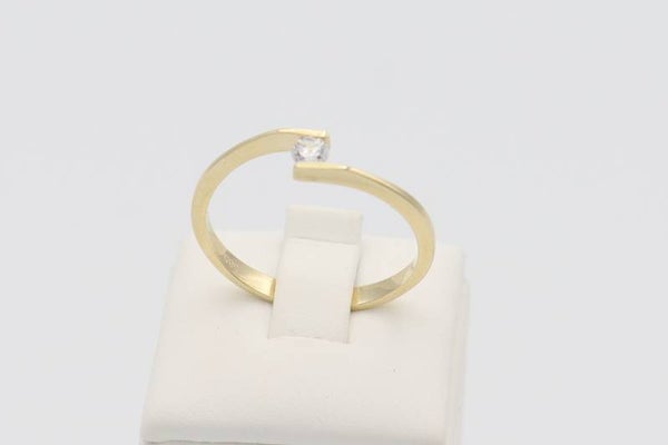 14 Karaat. Gouden ring met moissanite diamonds. Maat: 18.3 Nr: 2020/40