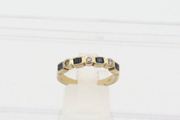 Gouden vintage ring met saffier en diamonds. Maat: 17.2. 2021/209.