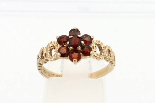 Vintage ring met granaat. Maat: 17.2. 2021/272.