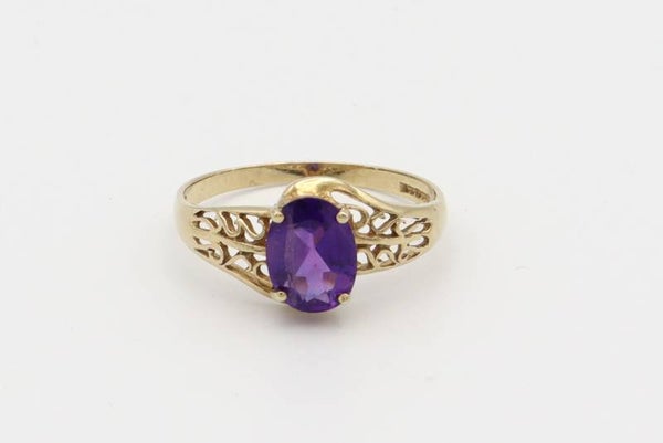 Vintage ring met amethist. Maat: 17.25. 2020/103.