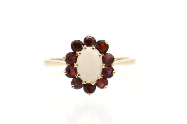 Vintage ring met opaal en granaat. Maat: 17.25. Nr: 2021/363.