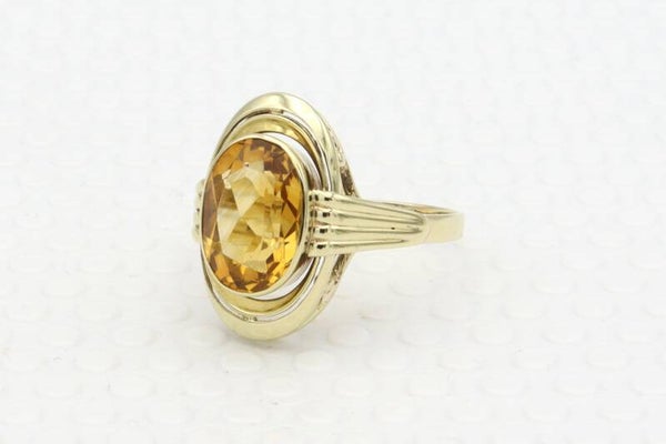 8 Karaat. Antieke Art Deco ring met citrien. Maat: 19.75. Nr: 2020/466.