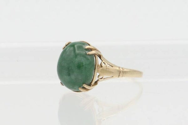 Vintage ring met jade. Maat: 16. 2021/383.