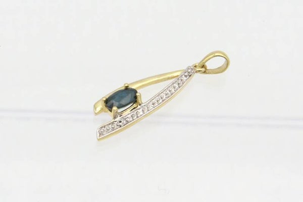 Vintage hanger met saffir en diamant. 2021/394.