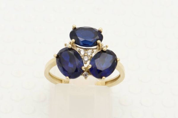 Gouden vintage ring met saffier en diamonds. Maat: 17.75. 2021/411.