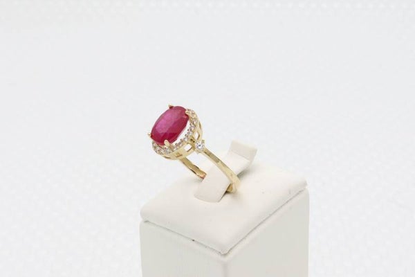 14 Karaat. Gouden ring met robijn en moissanite diamonds. Maat: 17.75. Nr:2020/190.