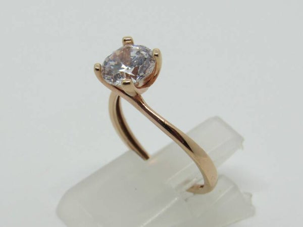 14 Karaat. Rosé ring met zirkonia. Maat: 17.2.Nr: 19/A214.