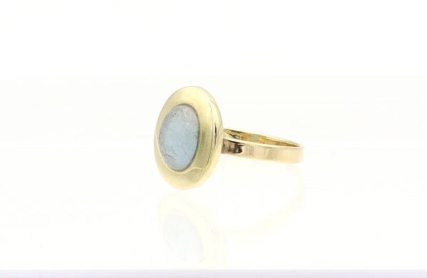 Antieke ring met aquamarijn. Maat: 16.1. 2021/435.