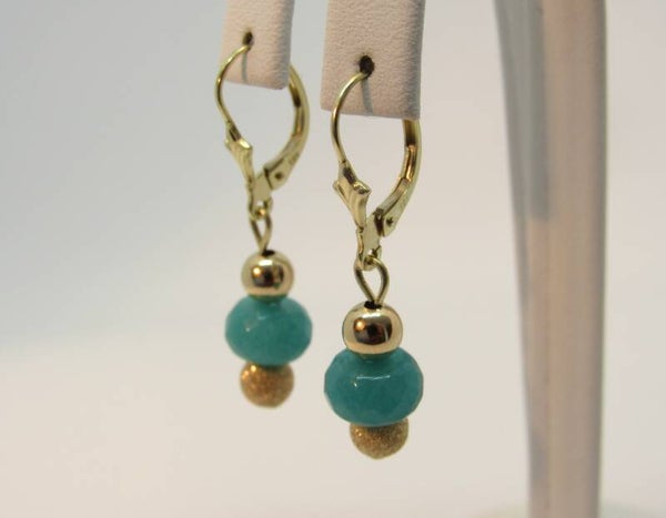 14 Karaat. Oorbellen met aquamarijn. Nr: 19/A223.