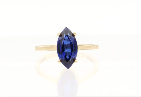 Gouden vintage ring met saffier. Maat: 17.