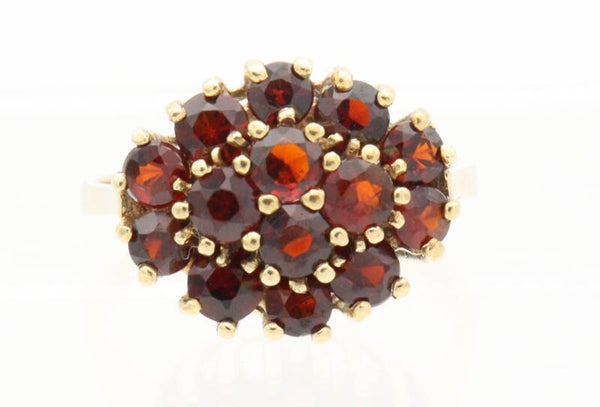 Antieke ring met granaat. 2021/460.