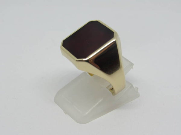 14 Karaat. Herenring met carneool. Maat: 17.75. Nr: 19/A240.