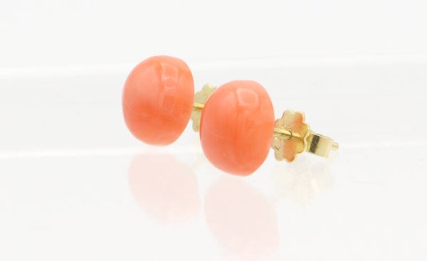 Vintage oorbellen met zalmkleurige bloedkoraal. 2021/467.