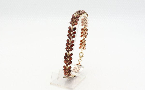 Gouden armband met granaat. 2021/465.