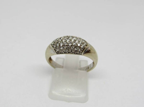 14 Karaat. Ring met briljant geslepen zirkonias. Maat: 17.5. Nr: 19/A243.