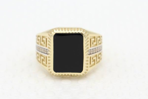 Gouden herenring met onyx en moissanite diamonds. Maat: 20.4. 2020/302.