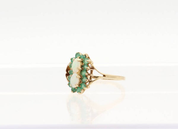 Vintage ring met opaal en smaragd. Maat: 17.