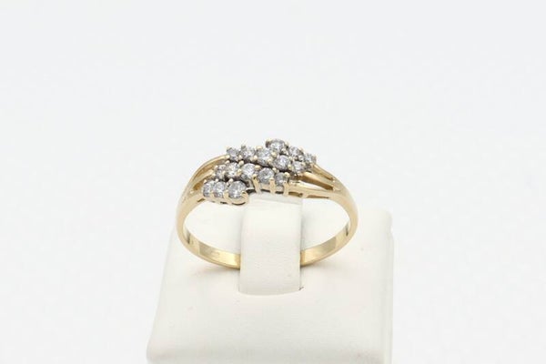 14 Karaat. Gouden vintage ring met moissanite diamonds. Maat:18.3. Nr: 2020/337.