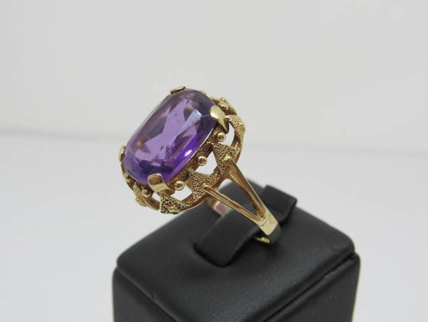14 Karaat. Ring met grote Amethist (5ct). Maat: 19.5. Nr: 19/A331.