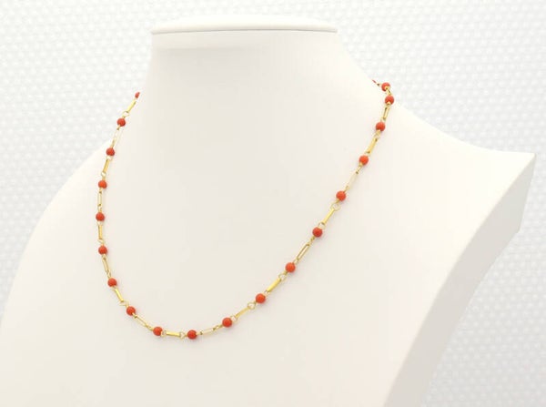 Gouden antieke ketting met bloedkoraal. 2021/568.