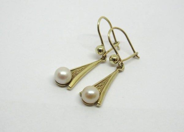 14 Karaat. Gouden Art Deco oorbellen met parel. Nr: 19/A342.