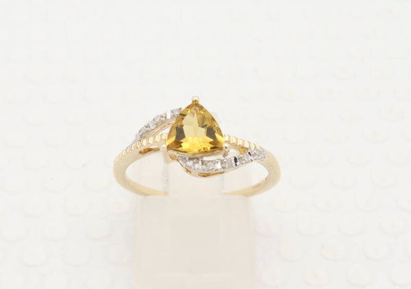 Vintage ring met citrien en diamanten. Maat: 18.1. 2021/614.