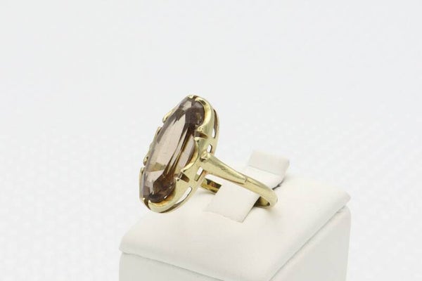 14 Karaat. Gouden vintage ring met lichte rookkwarts. Maat: 17.5. Nr: 2020/412.