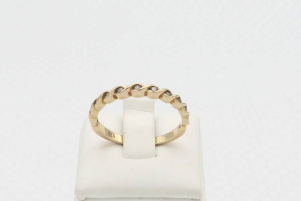 Gouden vintage ring met diamant. Maat: 17.7. 2020/433.