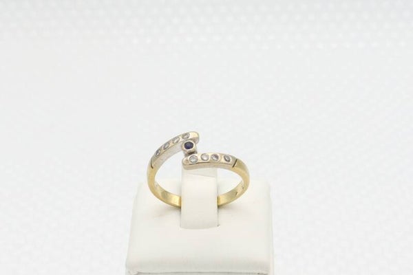 18 Karaats. Gouden vintage ring met saffier en diamant (Ca: 0.12ct). Maat: 16.4. Nr: 2020/452.