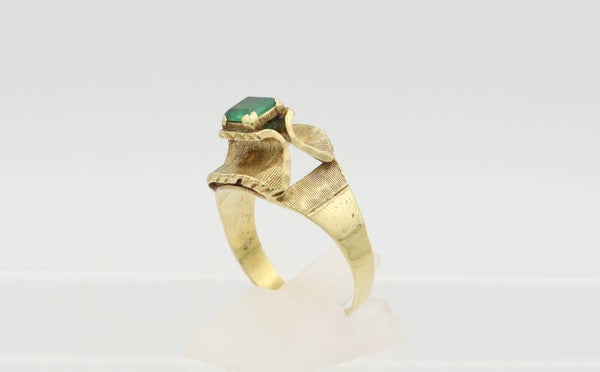 Gouden vintage ring met smaragd. Maat: 18.7. 2021/685.