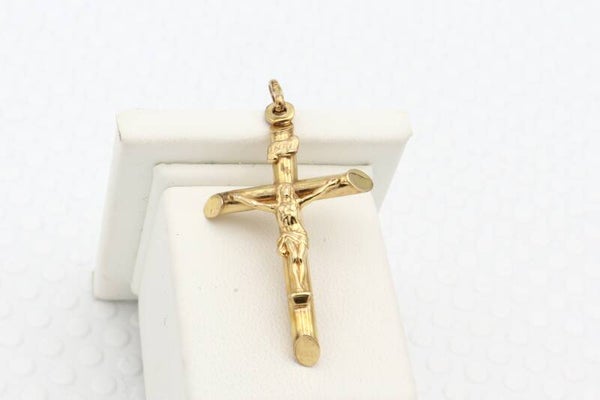 9 Karaat. Vintage kruis met jezus. (INRI.) Nr:2020/497.