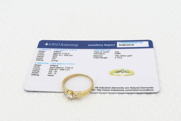 Gouden ring met diamant. Maat: 17.75. 2020/506.